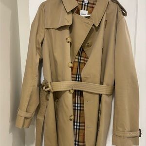Burberry Kensington Mid Length Heritage Trench Coat